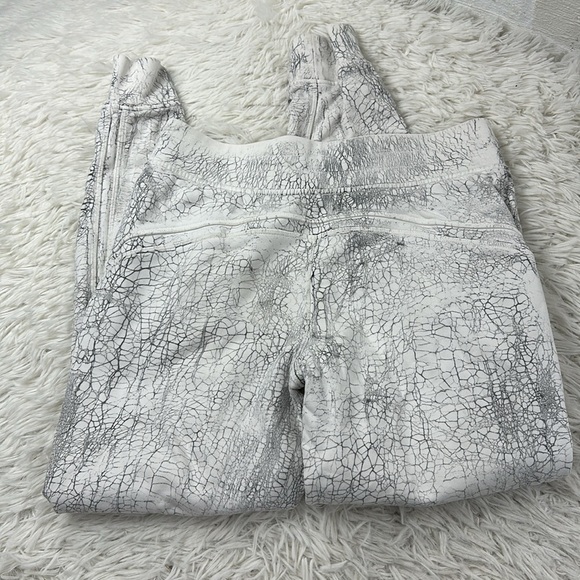 Lululemon Warm Down Jogger *7/8 Length Thread Dye White Black - Picture 5 of 5